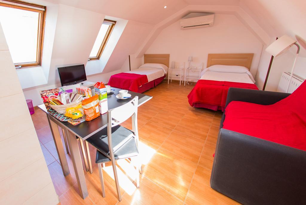 Apartamentos Madrid Centro Exterior foto